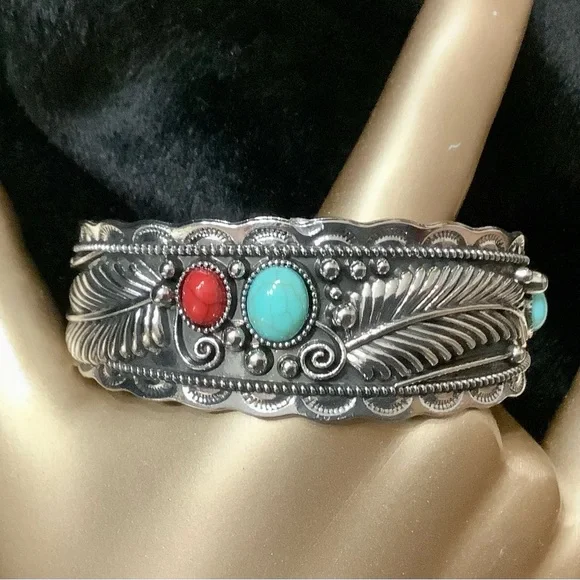 💥2/$24 or 3/$30💥 Boho western chic silver fashion bracelet NWT - Picture 5 of 8